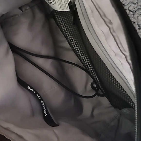 🗻 ATHLETA Stylish Black Crossbody or Fanny Pack Bag - Picture 9 of 10